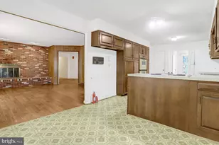 923 Harriman St, Great Falls, VA 22066 - Photo 17
