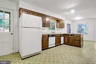 923 Harriman St, Great Falls, VA 22066 - Photo 9