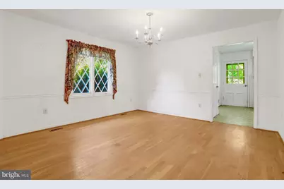923 Harriman Street, Great Falls, VA 22066 - Photo 7