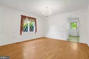 923 Harriman St, Great Falls, VA 22066 - Photo 7