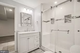 811 Autumn Breeze Ct, Herndon, VA 20170 - Photo 17