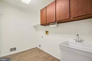 811 Autumn Breeze Ct, Herndon, VA 20170 - Photo 5