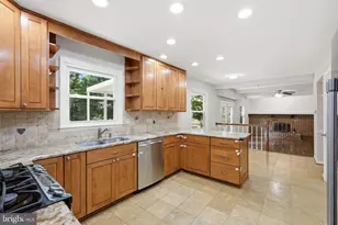 7316 Walnut Knoll Dr, Springfield, VA 22153 - Photo 13