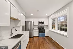 8219 Doctor Craik Ct, Alexandria, VA 22306 - Photo 7