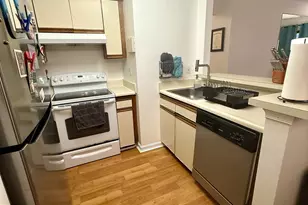 6955 Mary Caroline Cir, Alexandria, VA 22310 - Photo 5
