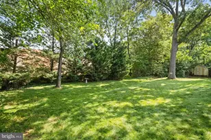 904 Dunbarton Ct, Herndon, VA 20170 - Photo 3