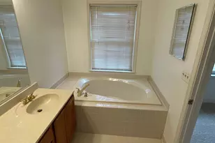 3945 Valley Ridge Dr, Fairfax, VA 22033 - Photo 11