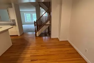3945 Valley Ridge Dr, Fairfax, VA 22033 - Photo 5