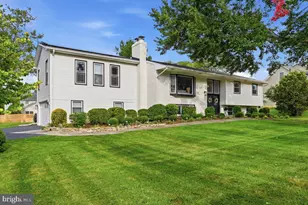 805 Golden Arrow St, Great Falls, VA 22066 - Photo 3