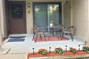 8509 Barrington Ct, Springfield, VA 22152 - Photo 3