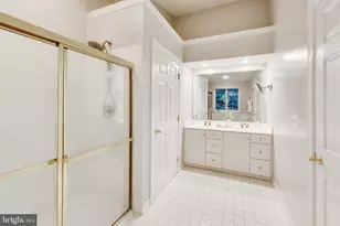 8026 Kidwell Town Ct, Vienna, VA 22182 - Photo 21
