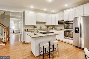 8026 Kidwell Town Ct, Vienna, VA 22182 - Photo 9