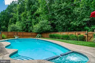 13004 Maple View Ln, Fairfax, VA 22033 - Photo 5
