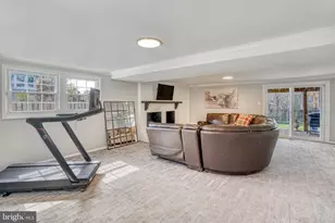 12805 Point Pleasant Dr, Fairfax, VA 22033 - Photo 23