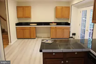 9685 Woodhenge Ct, Burke, VA 22015 - Photo 11