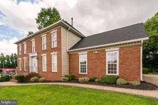 2906 Cedar Ln, Vienna, VA 22180 - Photo 3