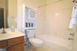 2423 Dew Meadow Ct, Herndon, VA 20171 - Photo 9