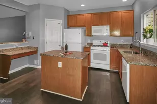 2423 Dew Meadow Ct, Herndon, VA 20171 - Photo 7