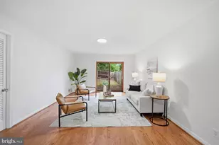 14814 Haymarket Ln, Centreville, VA 20120 - Photo 5