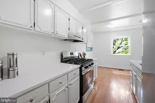 14814 Haymarket Ln, Centreville, VA 20120 - Photo 15