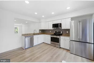 10153 Turnberry Place, Oakton, VA 22124 - Photo 9
