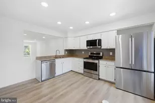 10153 Turnberry Pl, Oakton, VA 22124 - Photo 9