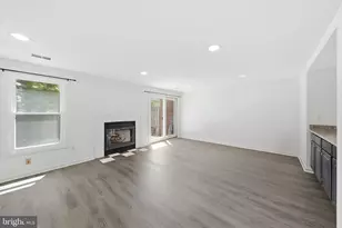 10153 Turnberry Pl, Oakton, VA 22124 - Photo 3