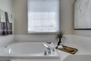 5511 Village Center Dr, Centreville, VA 20120 - Photo 7