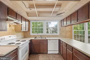 9812 Summerday Dr, Burke, VA 22015 - Photo 11