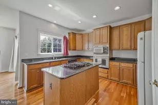 8177 McCauley Way, Lorton, VA 22079 - Photo 5