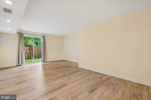 8562 Springfield Oaks Dr, Springfield, VA 22153 - Photo 9