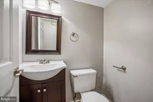 8562 Springfield Oaks Dr, Springfield, VA 22153 - Photo 9