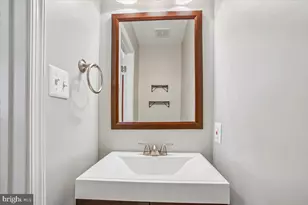 8562 Springfield Oaks Dr, Springfield, VA 22153 - Photo 15