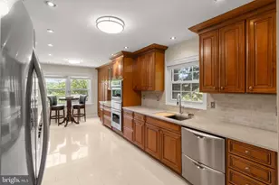 6320 Manchester Way, Alexandria, VA 22304 - Photo 9