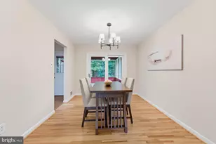 7235 Hadlow Dr, Springfield, VA 22152 - Photo 9