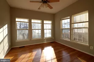 2581 Sutters Mill Dr, Herndon, VA 20171 - Photo 11