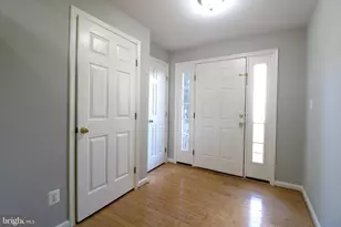 2581 Sutters Mill Dr, Herndon, VA 20171 - Photo 3