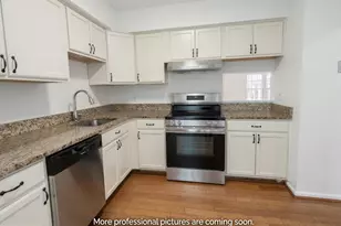 14829 Hancock Ct, Centreville, VA 20120 - Photo 3
