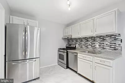 1635 Parkcrest Circle #201, Reston, VA 20190 - Photo 3