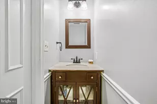 6039 Heatherwood Dr, Alexandria, VA 22310 - Photo 17