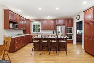 1172 Robindale Dr, Great Falls, VA 22066 - Photo 5
