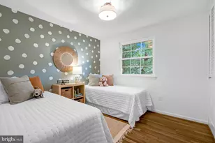5002 Gainsborough Dr, Fairfax, VA 22032 - Photo 9