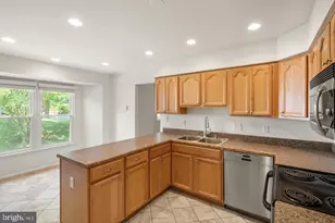 8902 Huxley Ct, Springfield, VA 22153 - Photo 37