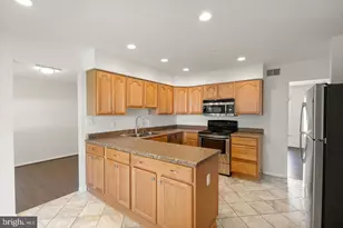 8902 Huxley Ct, Springfield, VA 22153 - Photo 35