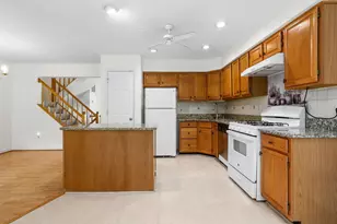 10637 Alison Dr, Burke, VA 22015 - Photo 3