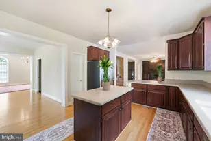 2725 Oldewood Dr, Falls Church, VA 22043 - Photo 13