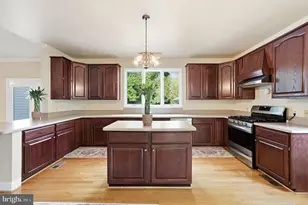 2725 Oldewood Dr, Falls Church, VA 22043 - Photo 15