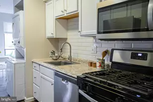 11240 Chestnut Grove Square, Reston, VA 20190 - Photo 3