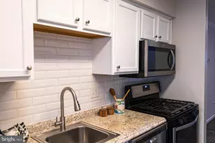11240 Chestnut Grove Square, Reston, VA 20190 - Photo 11