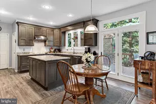 7606 Davis Field Ln, Springfield, VA 22153 - Photo 15